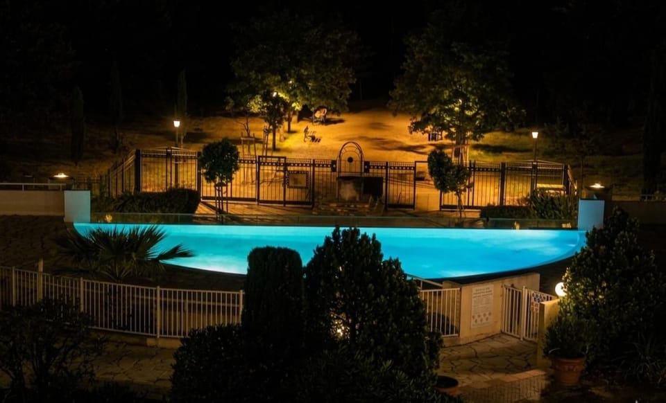 Appartement piscine et vue mer Apartment in Antibes