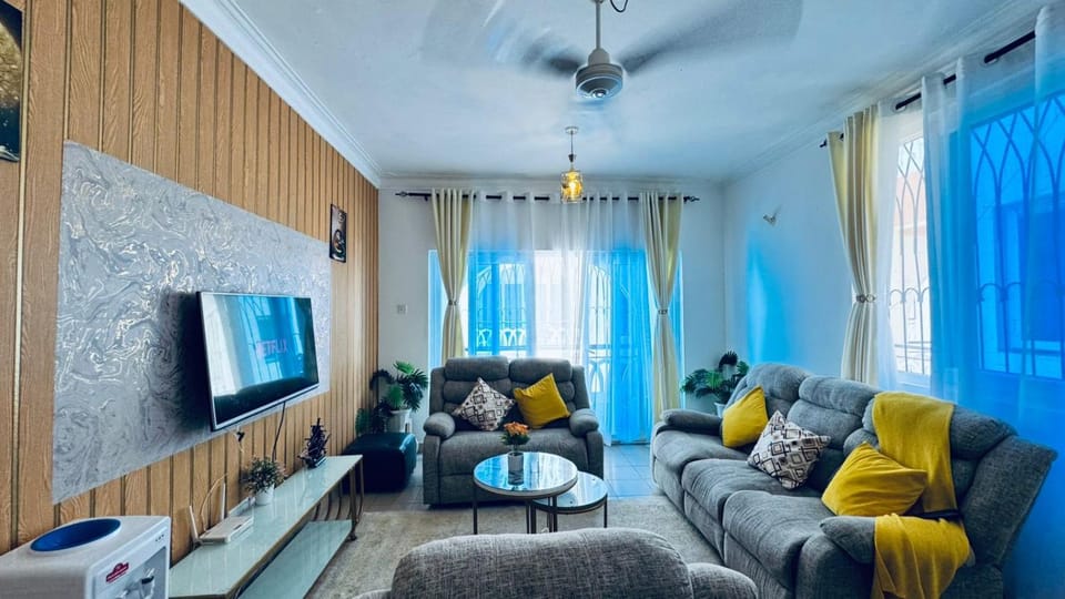 Communal lounge/ TV room, TV and multimedia, Living room