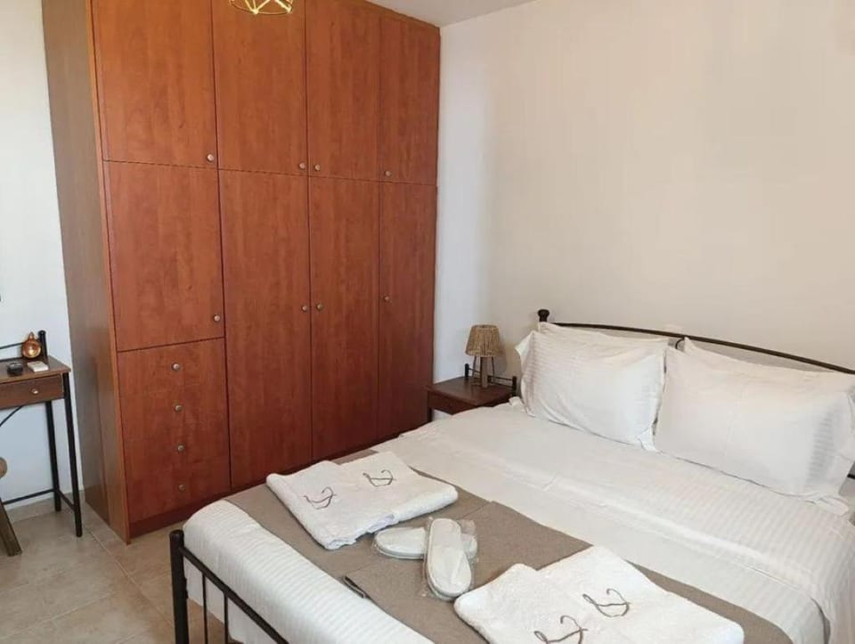 Dimos Luxury Apartments Loutra Oreas Elenis Apartment in Islands