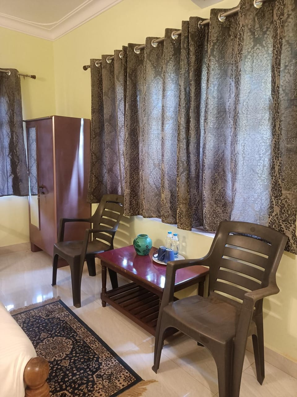 Bed, Seating area, Bedroom