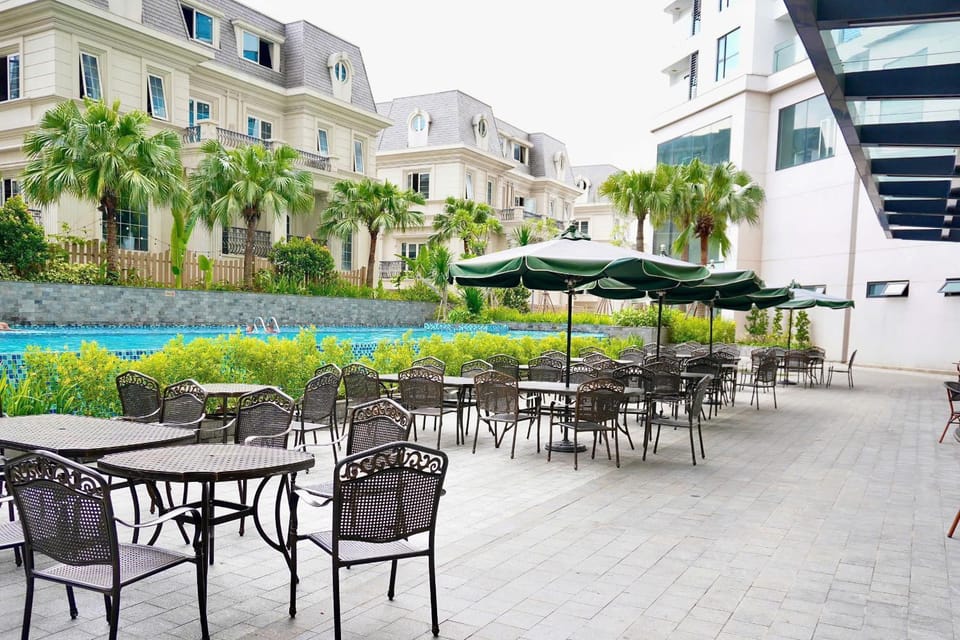 Property building, Restaurant/places to eat, Swimming pool, Breakfast