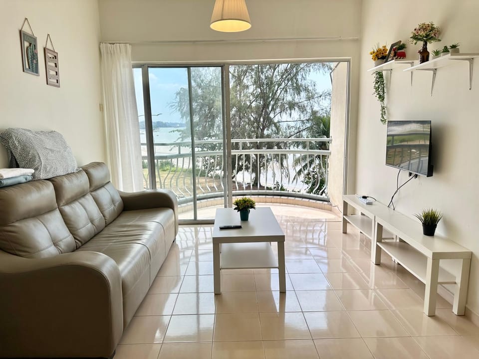 Day, Summer, TV and multimedia, Living room, Sea view