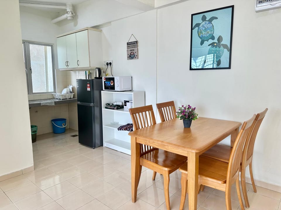 Kitchen or kitchenette, Photo of the whole room, Dining area, hair dryier, microwave