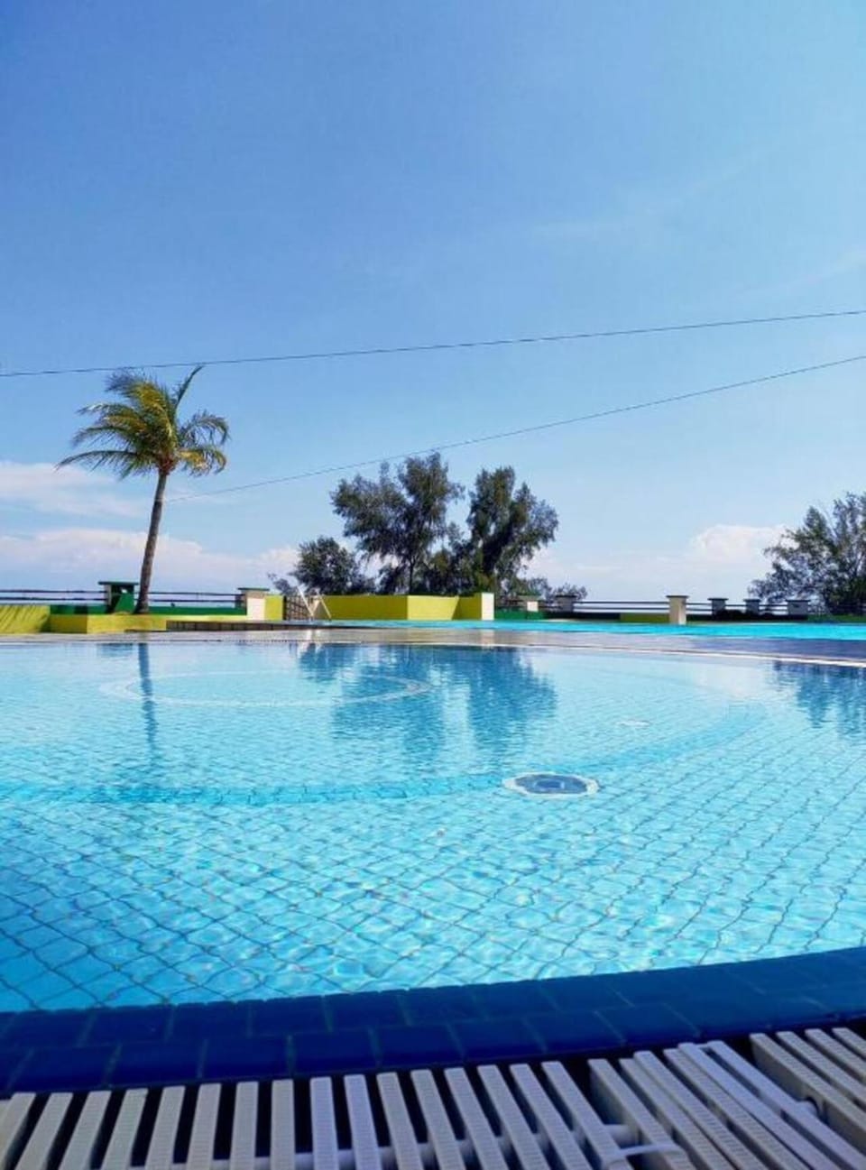 Day, Swimming pool