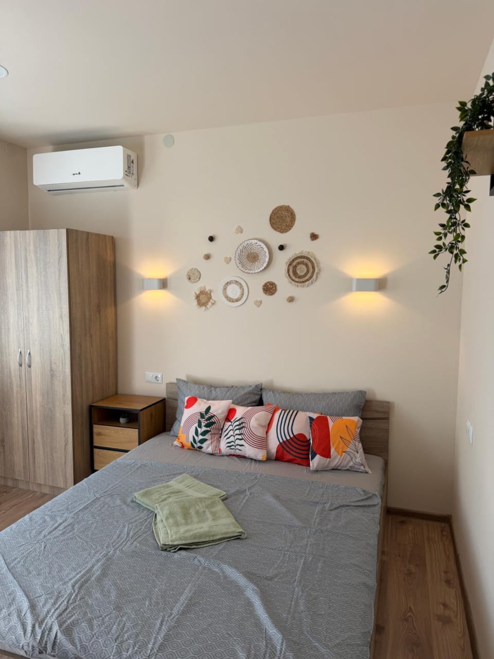 Bedroom, air conditioner