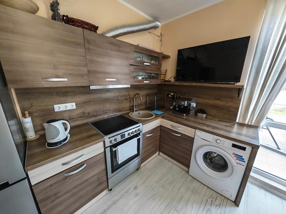 TV and multimedia, Coffee/tea facilities, oven, stove, washing machine, kitchen
