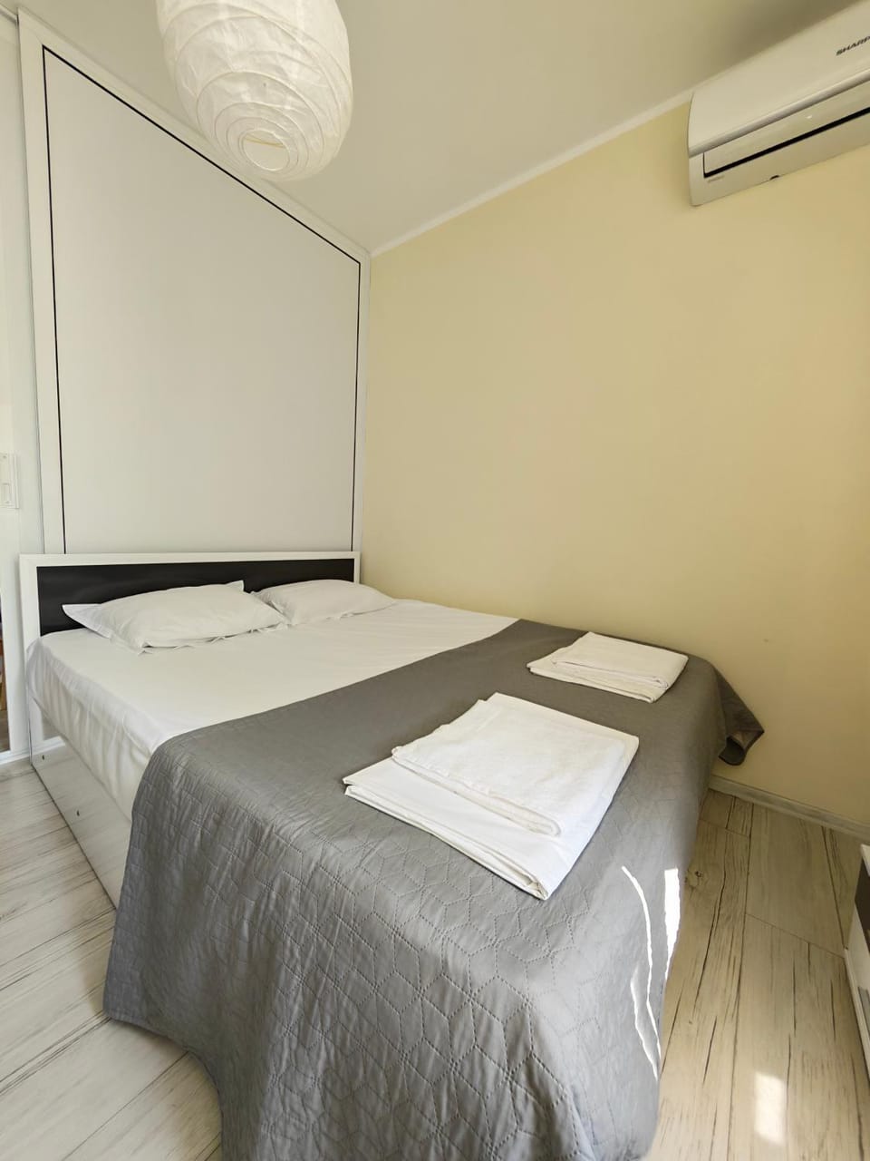 Bed, Bedroom, towels, air conditioner