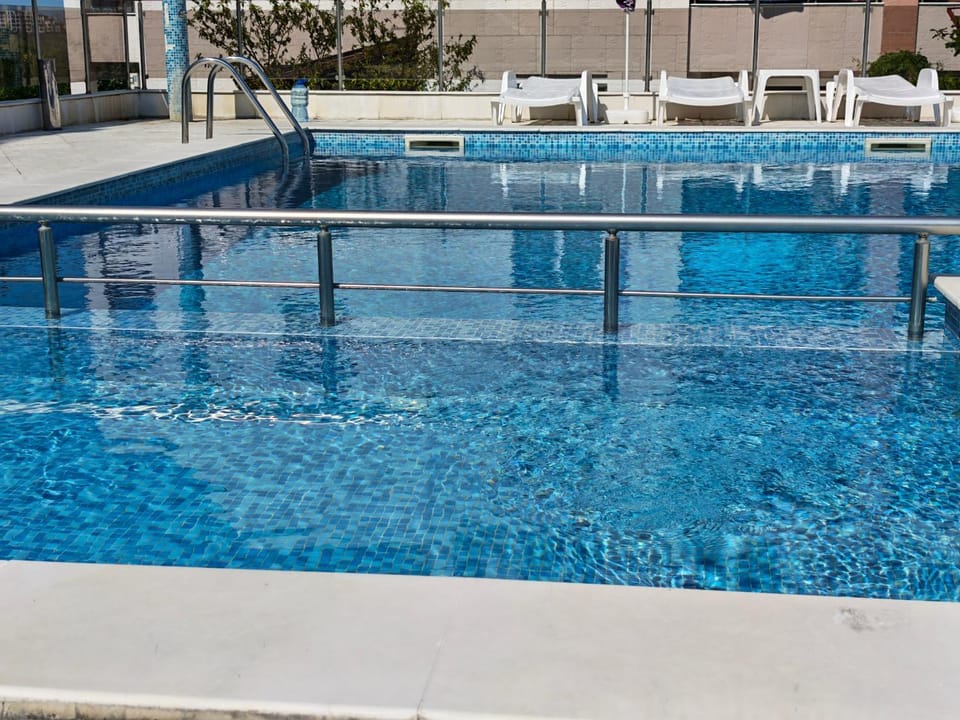Day, Swimming pool, sunbed