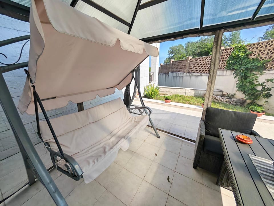 Patio, Day, Garden, Seating area