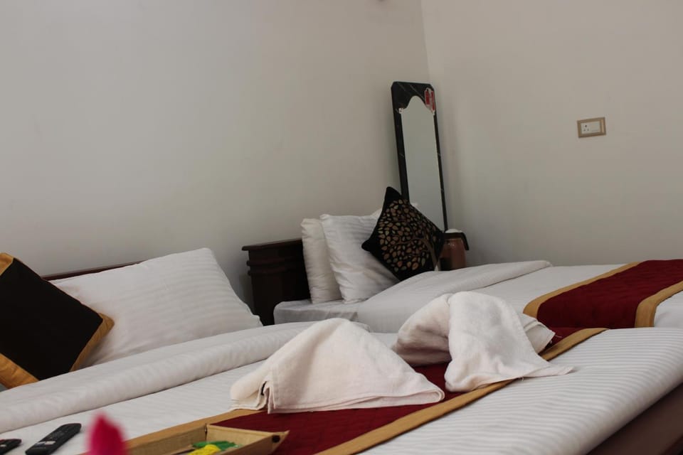 Photo of the whole room, towels