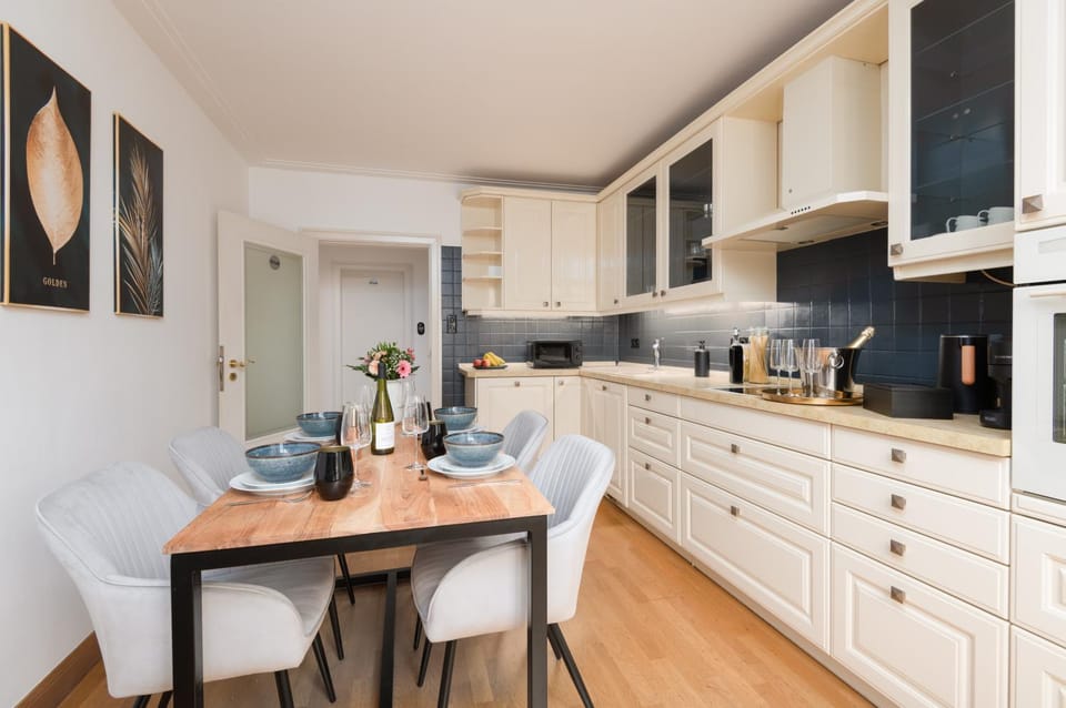 Kitchen or kitchenette, Dining area, kitchen