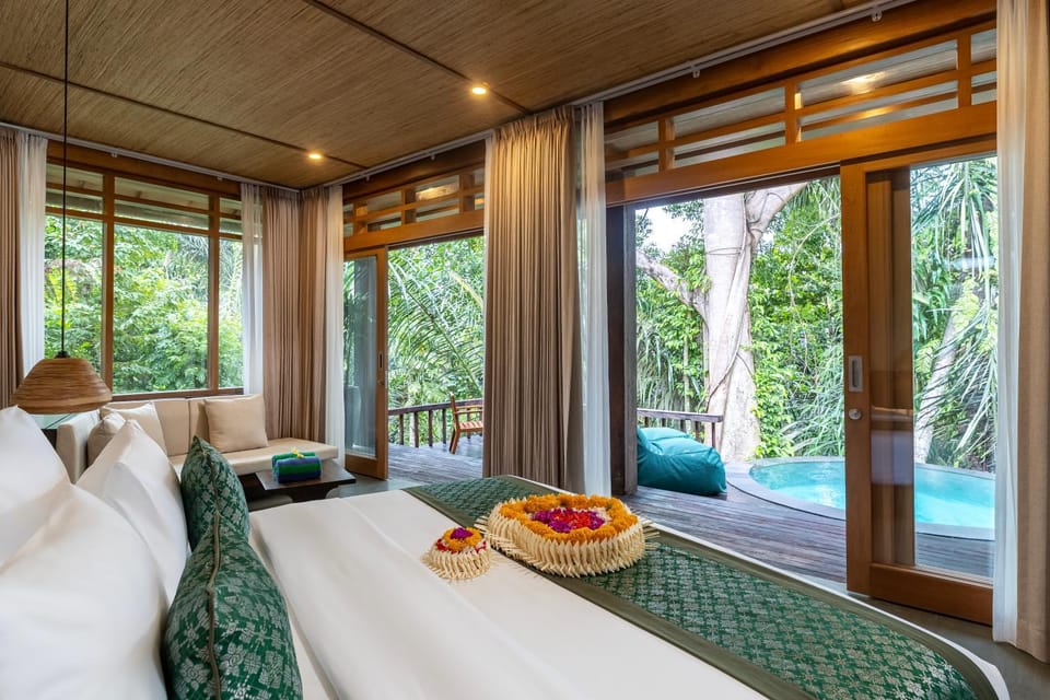 Bed, Garden, Living room, Photo of the whole room, Seating area, Bedroom, Garden view, Pool view, Swimming pool
