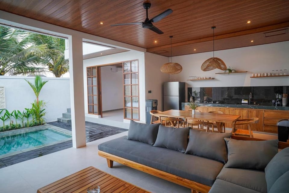 Living room, Dining area, Swimming pool, Breakfast