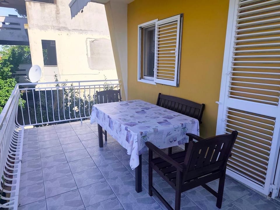 Apartman Mirta s terasom i pogledom na more, Kožino pored Zadra Apartment in Zadar County