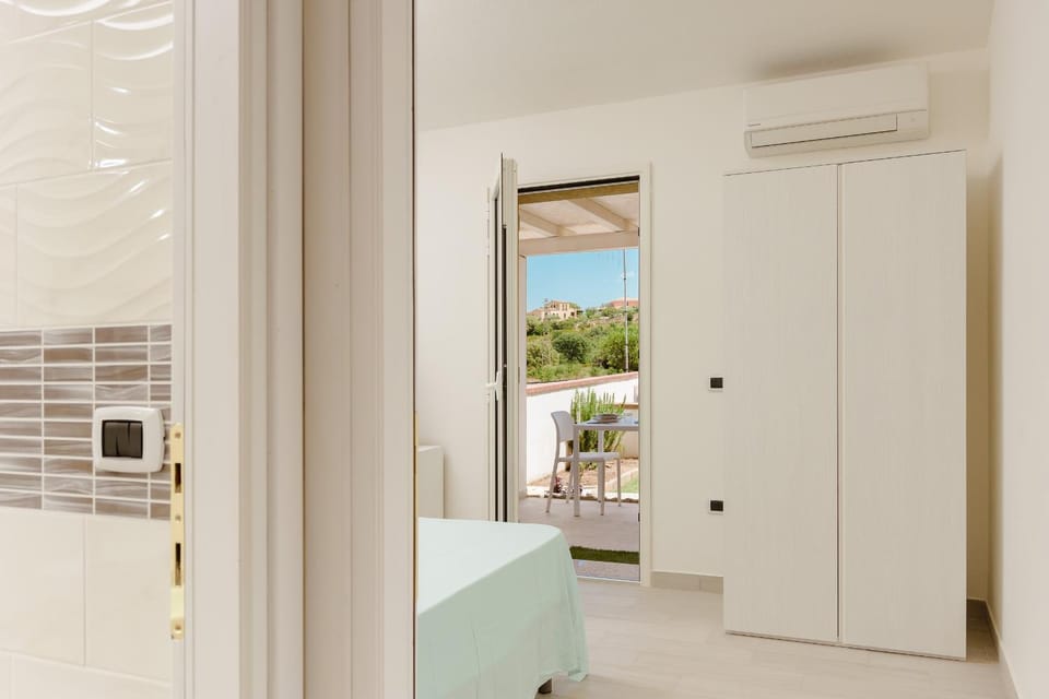 wardrobe, air conditioner