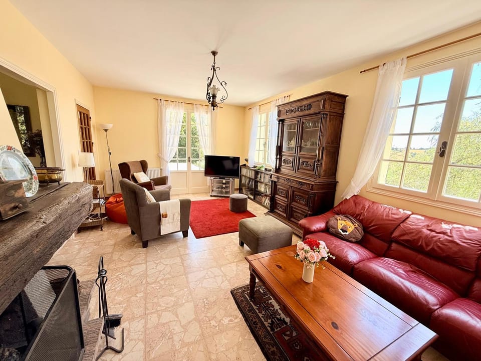 Communal lounge/ TV room, TV and multimedia, Living room, Seating area