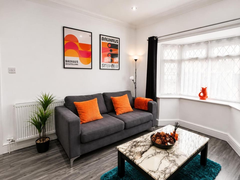 Living room, Seating area, internet