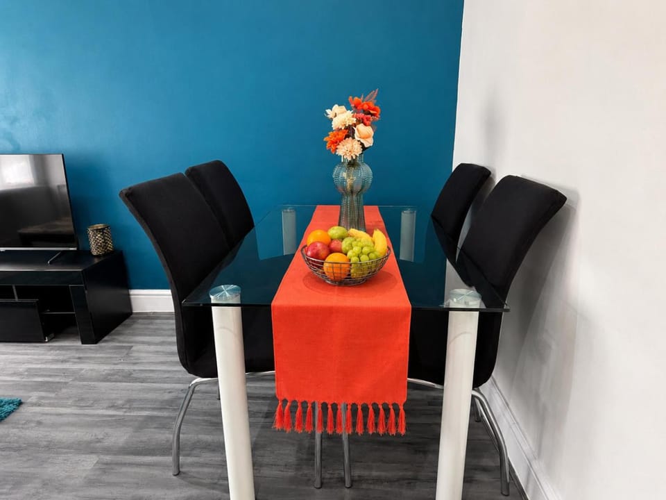 Seating area, Dining area