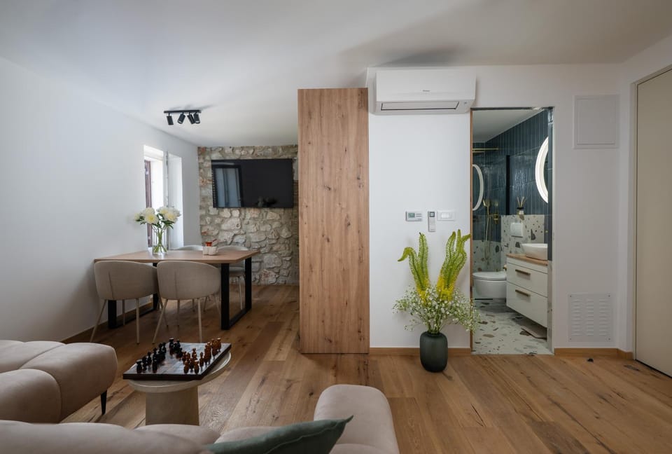 Photo of the whole room, Seating area, Bedroom, wardrobe