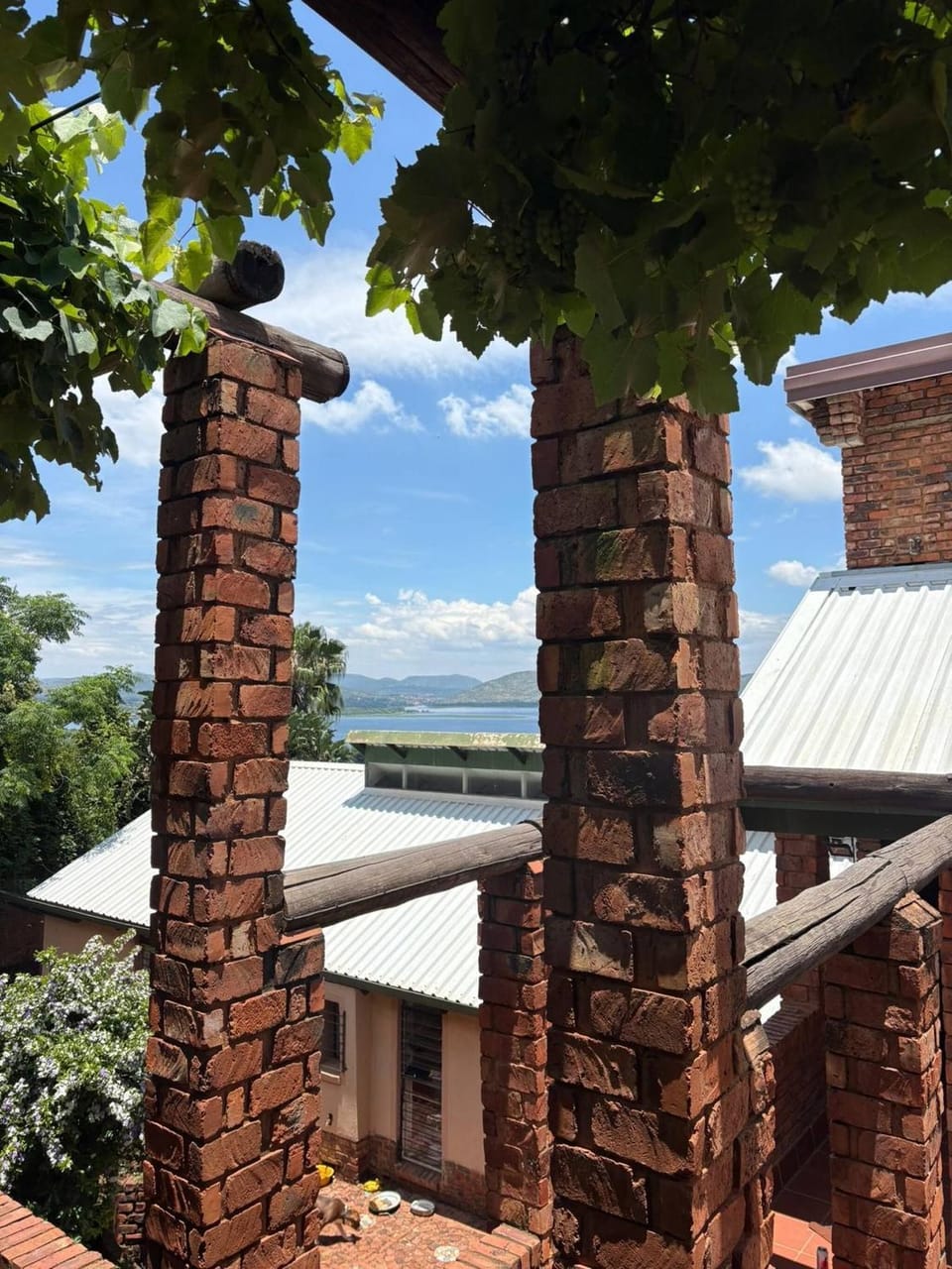 Nice cozy apartment with a great dam view Apartment in Gauteng