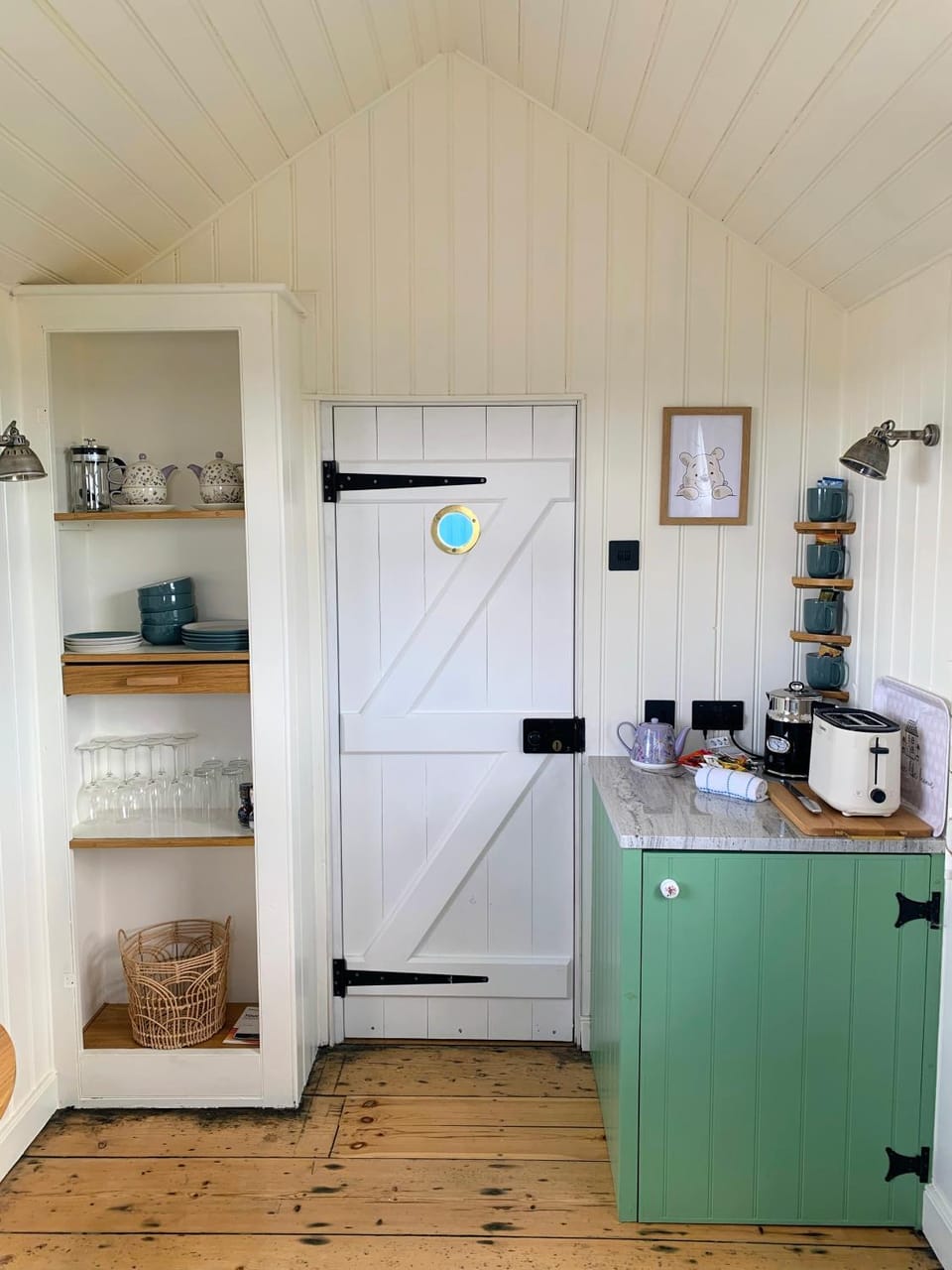 The Leveret's Lookout - Vintage Original Shepherd's Hut Apartment in Tendring District