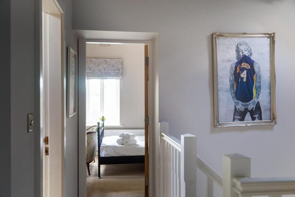 Sparrow Grove Barn Countryside Escape by YourStays House in England