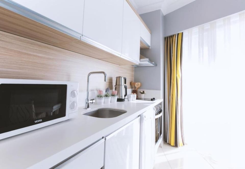 Kitchen or kitchenette, dishwasher, microwave, minibar, oven