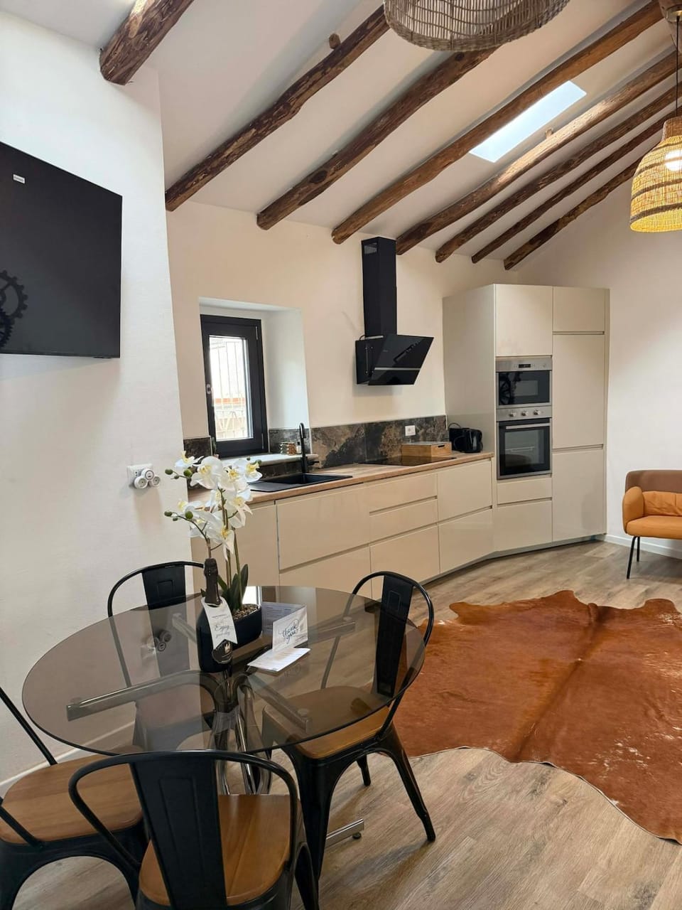 Living room, Dining area