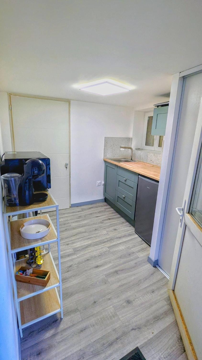 Kitchen or kitchenette