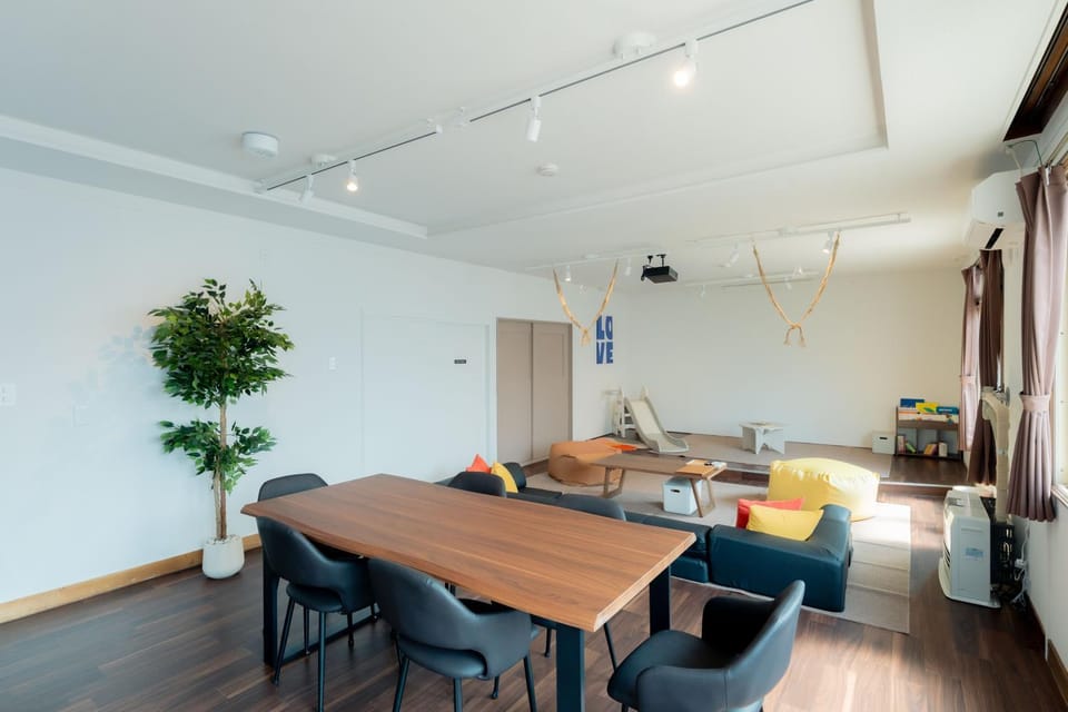 Living room, Dining area