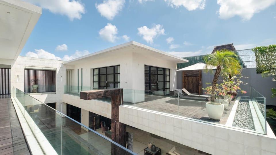 Property building, Balcony/Terrace, Bedroom