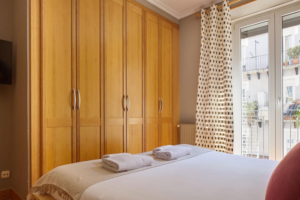 The Rentals Collection - Fontana Apartment in San Sebastian