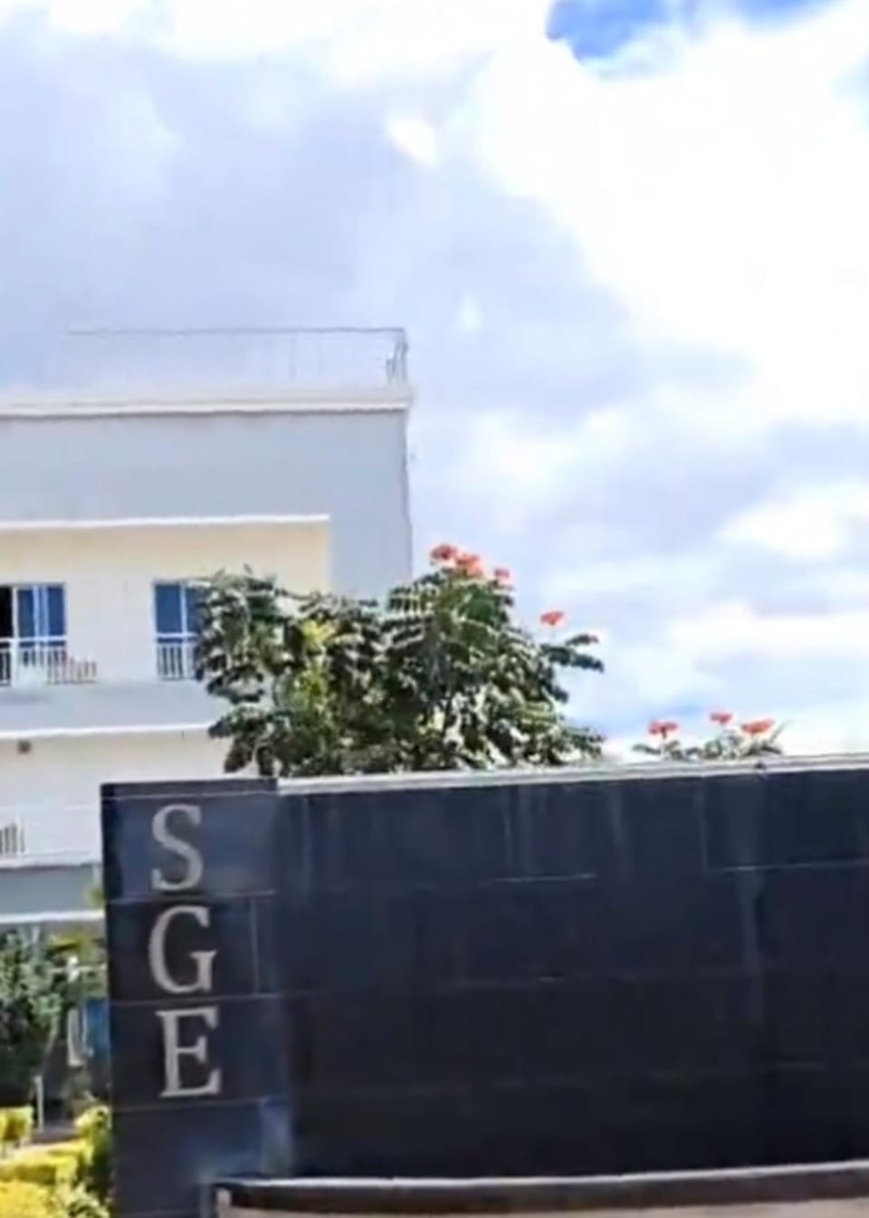 Facade/entrance