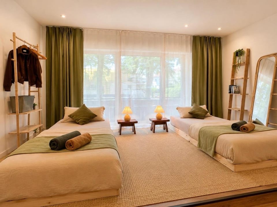 Bed, Bedroom, Quiet street view, towels, towels, wardrobe