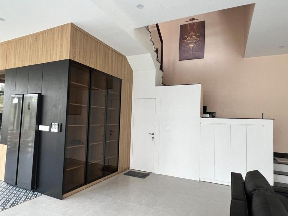 Library, Living room
