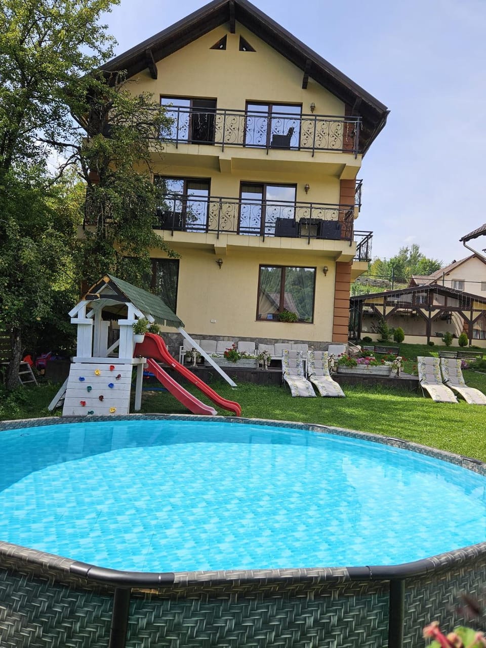 Casa Vladimir Moieciu Bed and Breakfast in Brașov County