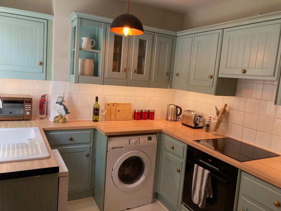 Kitchen or kitchenette, kitchen