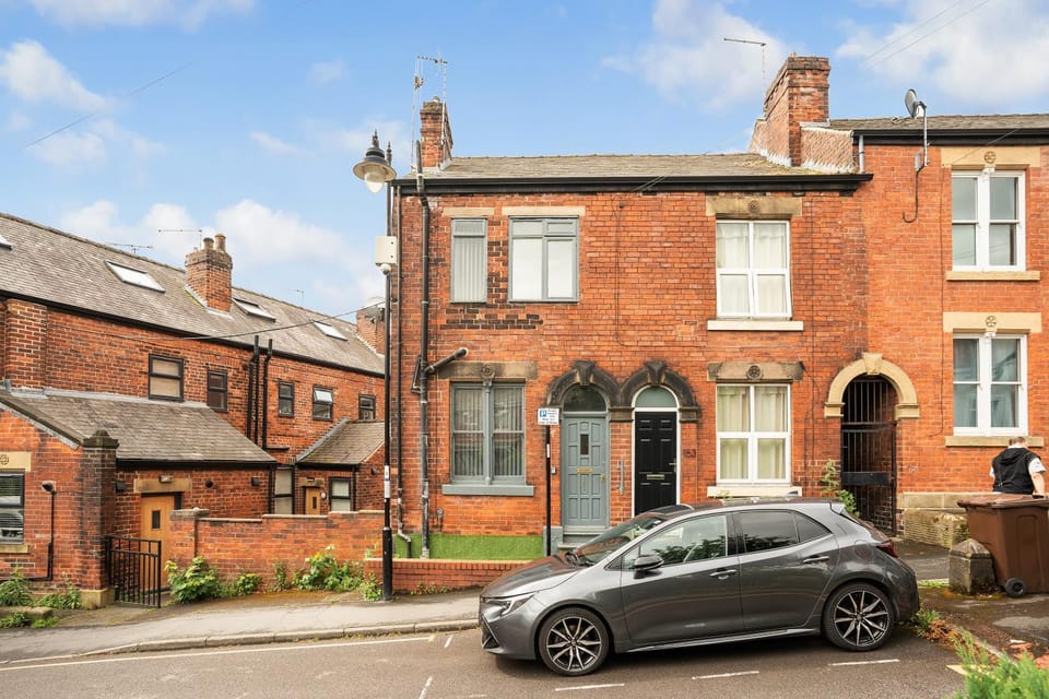 Property building, Street view, Location, Parking