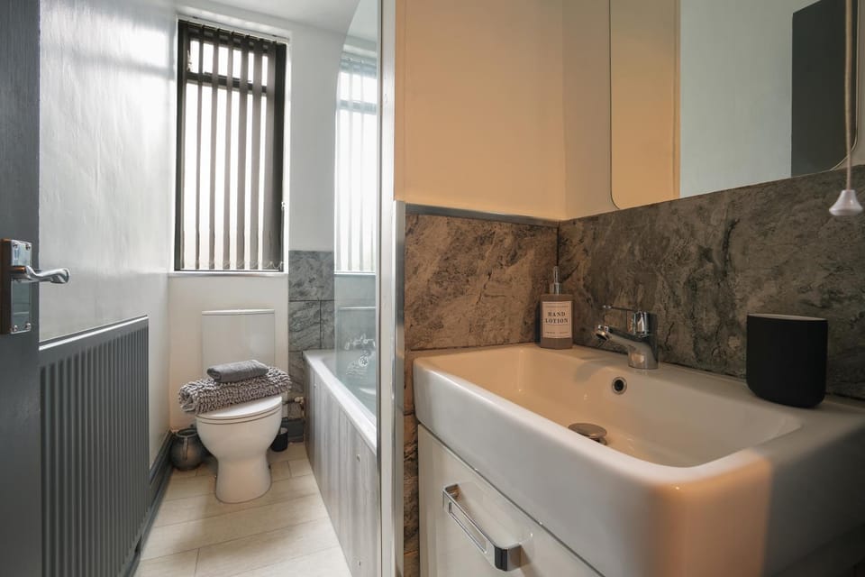 Toilet, Bathroom, Bath