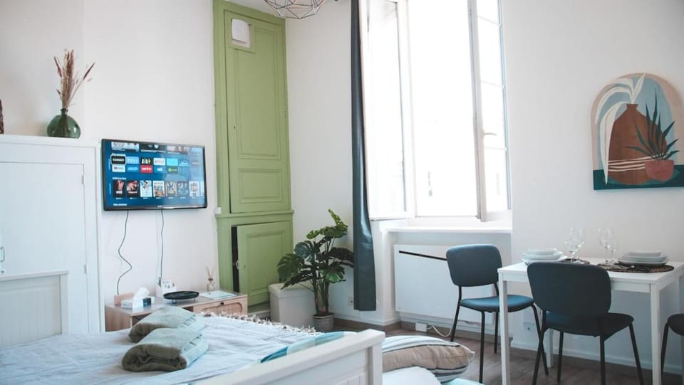 TV and multimedia, Seating area