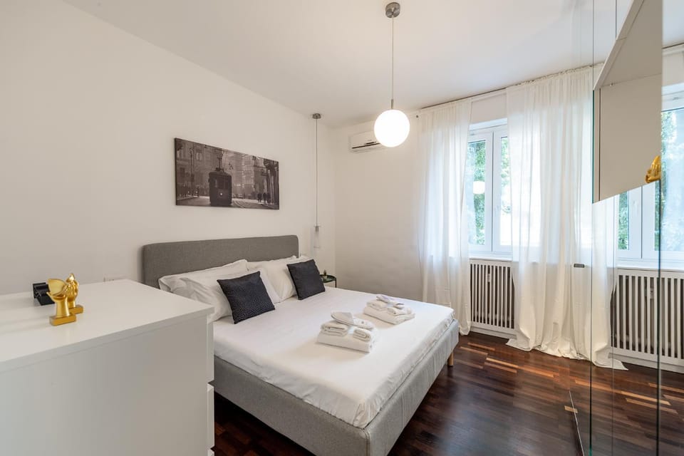 Bed, Photo of the whole room, Bedroom, internet, towels, air conditioner
