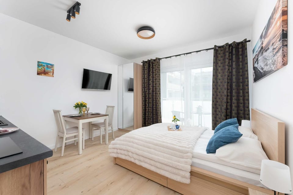 Bed, TV and multimedia, Seating area, Dining area, Evening entertainment