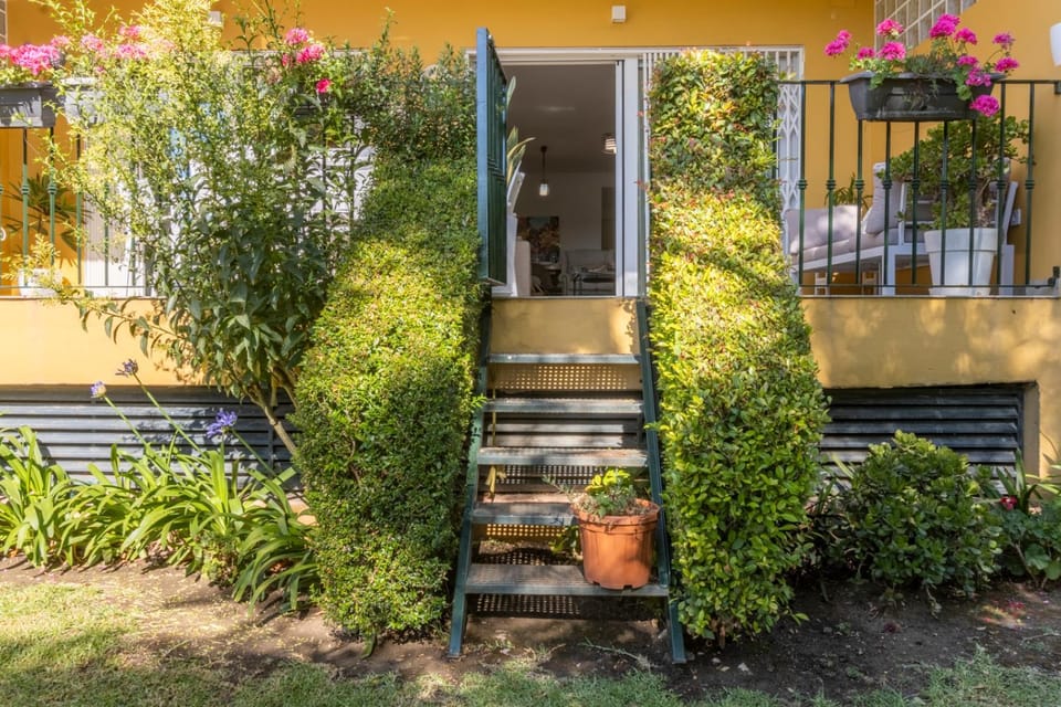 Property building, Day, Garden, Garden view