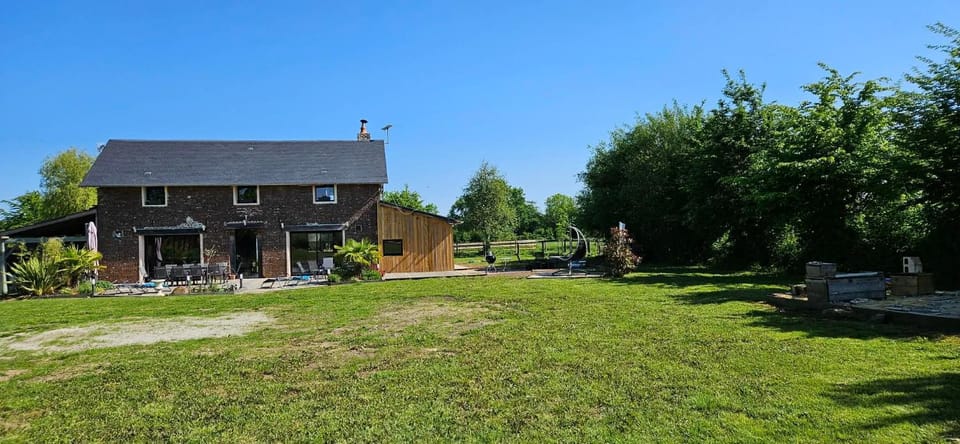 Bâtiment normand renové idéal famille ou groupe House in Normandy