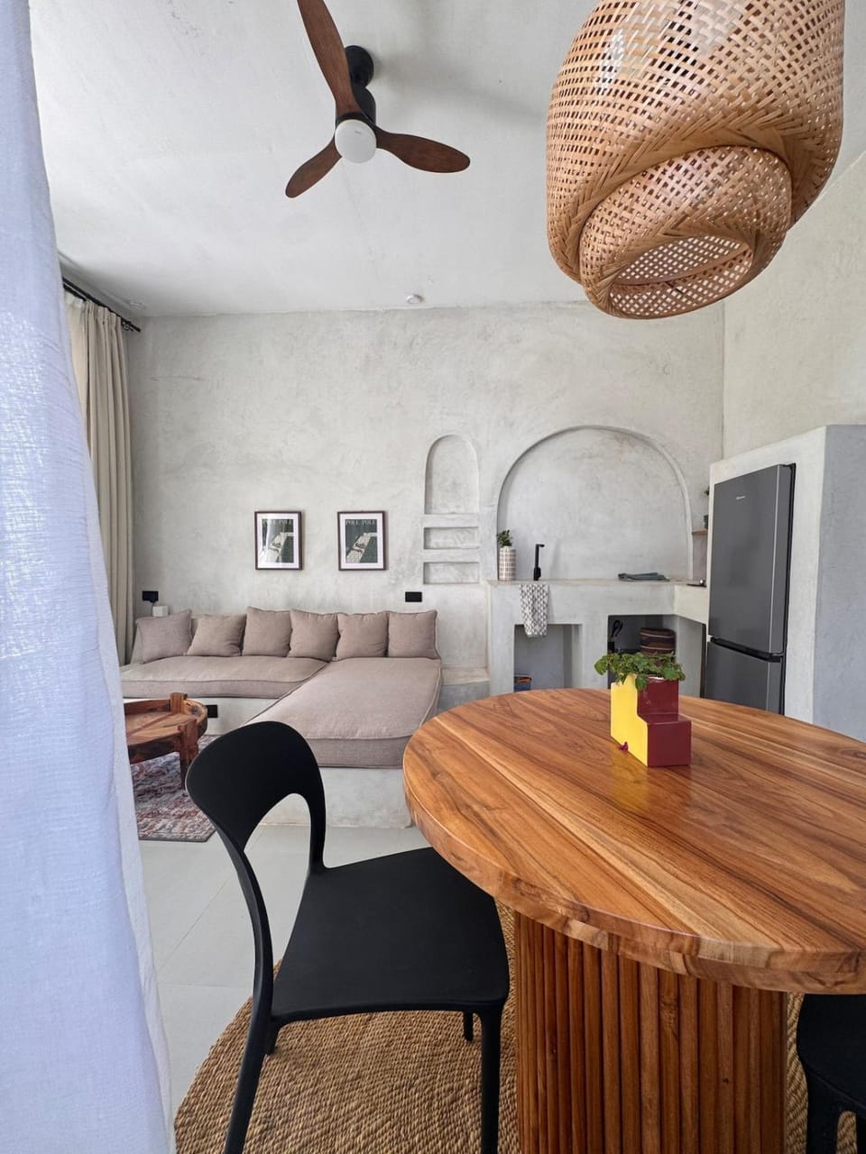 TV and multimedia, Kitchen or kitchenette, Living room, Seating area, Dining area