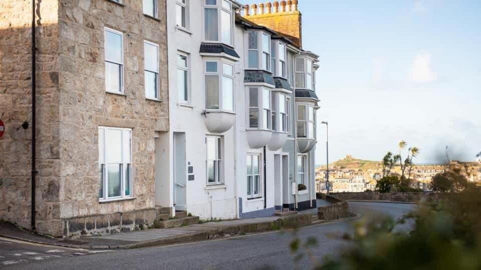 Low Tide-Private Parking-Beach View-Two Bedroom Apartment in Saint Ives