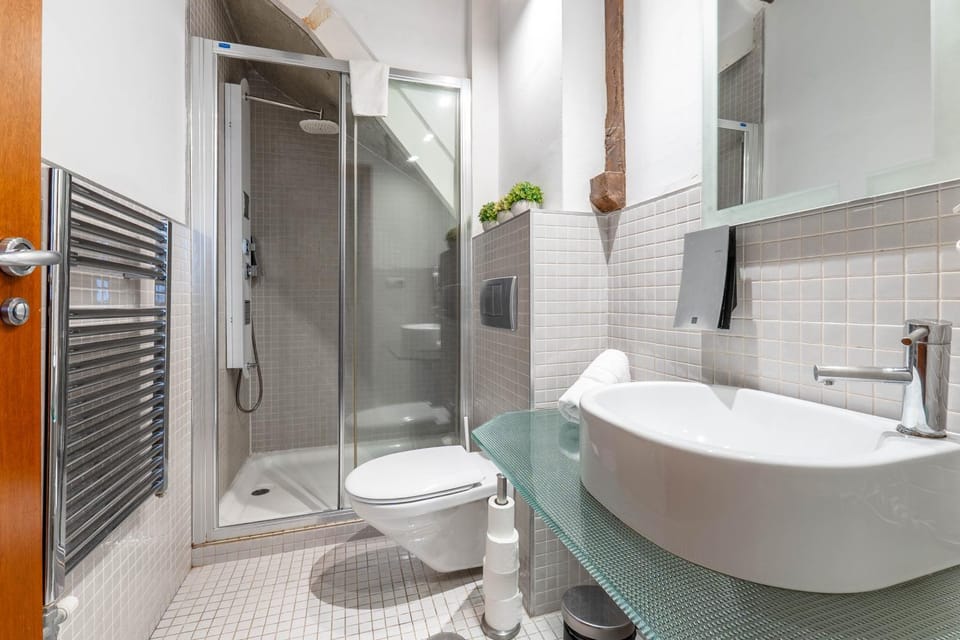 Shower, Toilet, Bathroom, bidet, towels