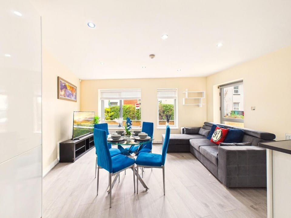 TV and multimedia, Living room, Dining area