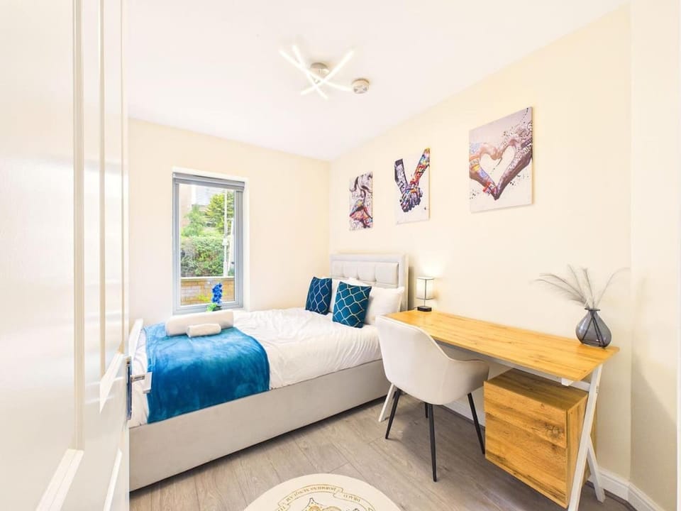 NEW Stylish Watford Stay By Signature Stays - Sleeps 5 Apartment in Watford