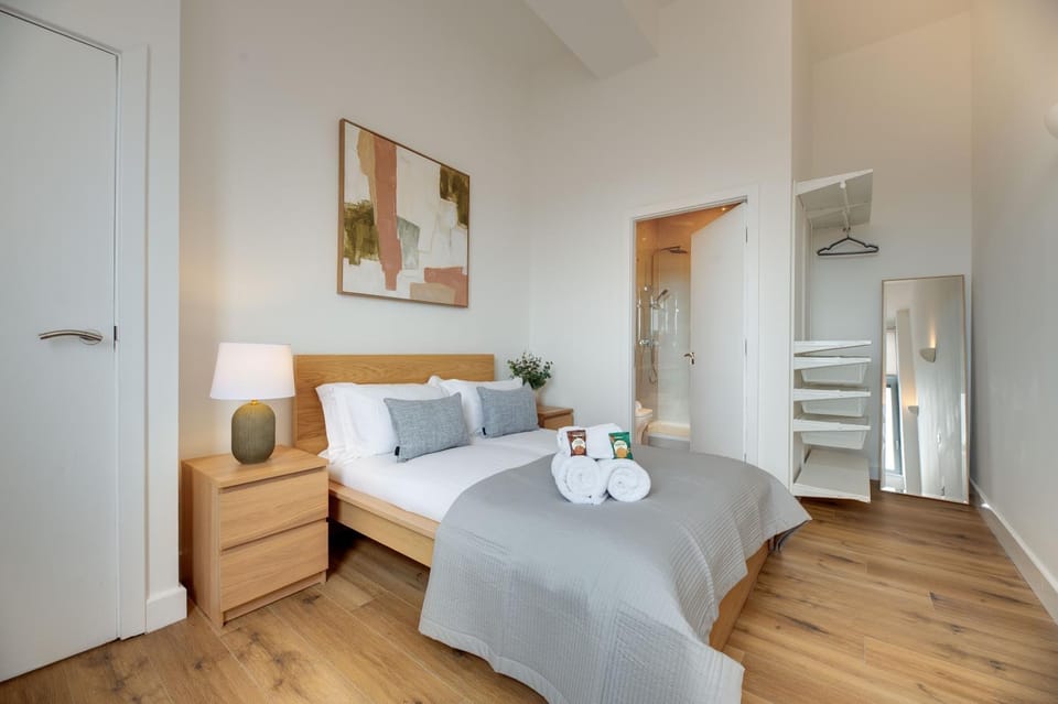 Bed, Photo of the whole room, Bedroom, towels, wardrobe